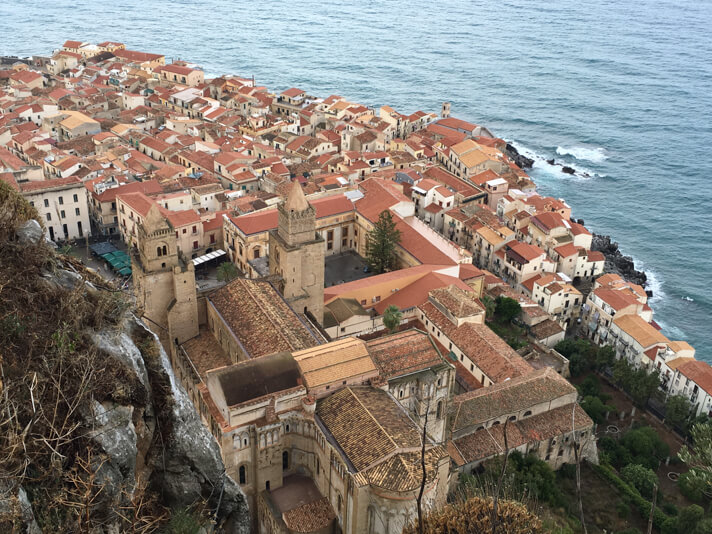 couples_coordinates_cefalu_weekend_travel_guide_il_castello_view