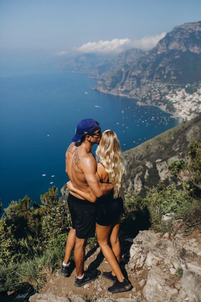 couples coordinates hiking the path of the gods