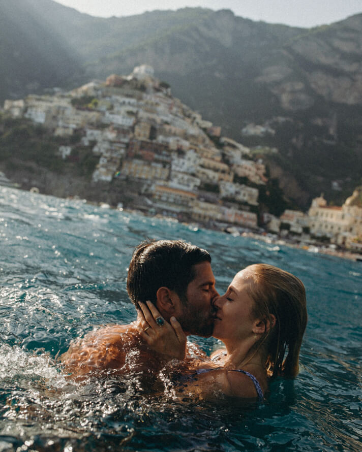 couples_coordinates_romantic_things_to_do_in_positano_sea